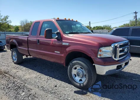 2005 Ford F350 Srw Super Duty z USA, uszkodzony, nr VIN 1FTWX31P25EB28978